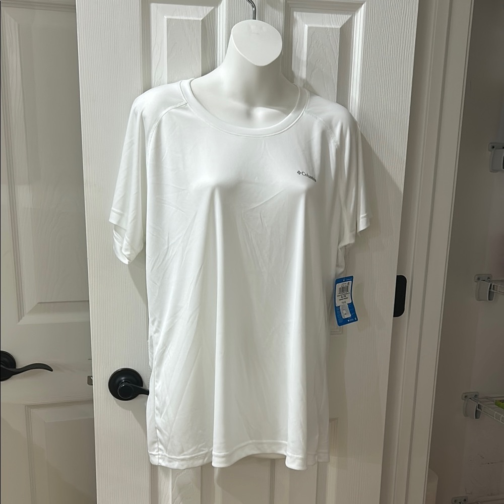 Columbia extra large white workout shirt